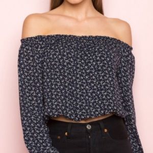 Brandy Melville black floral crop 🖤✨